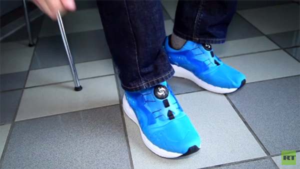 حذاء لتوليد الكهرباء من خلال المشي